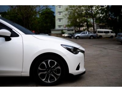 Mazda 2 1.5 ดีเซล  สีขาว เกียร์ออโต้ ปี 2017 รูปที่ 4